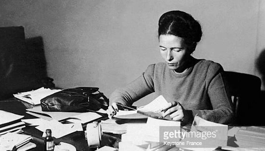 Un inedito di Simone De Beauvoir per parlare della “trappola della femminilità”