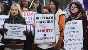 Manifestazione opposizione femminista russia